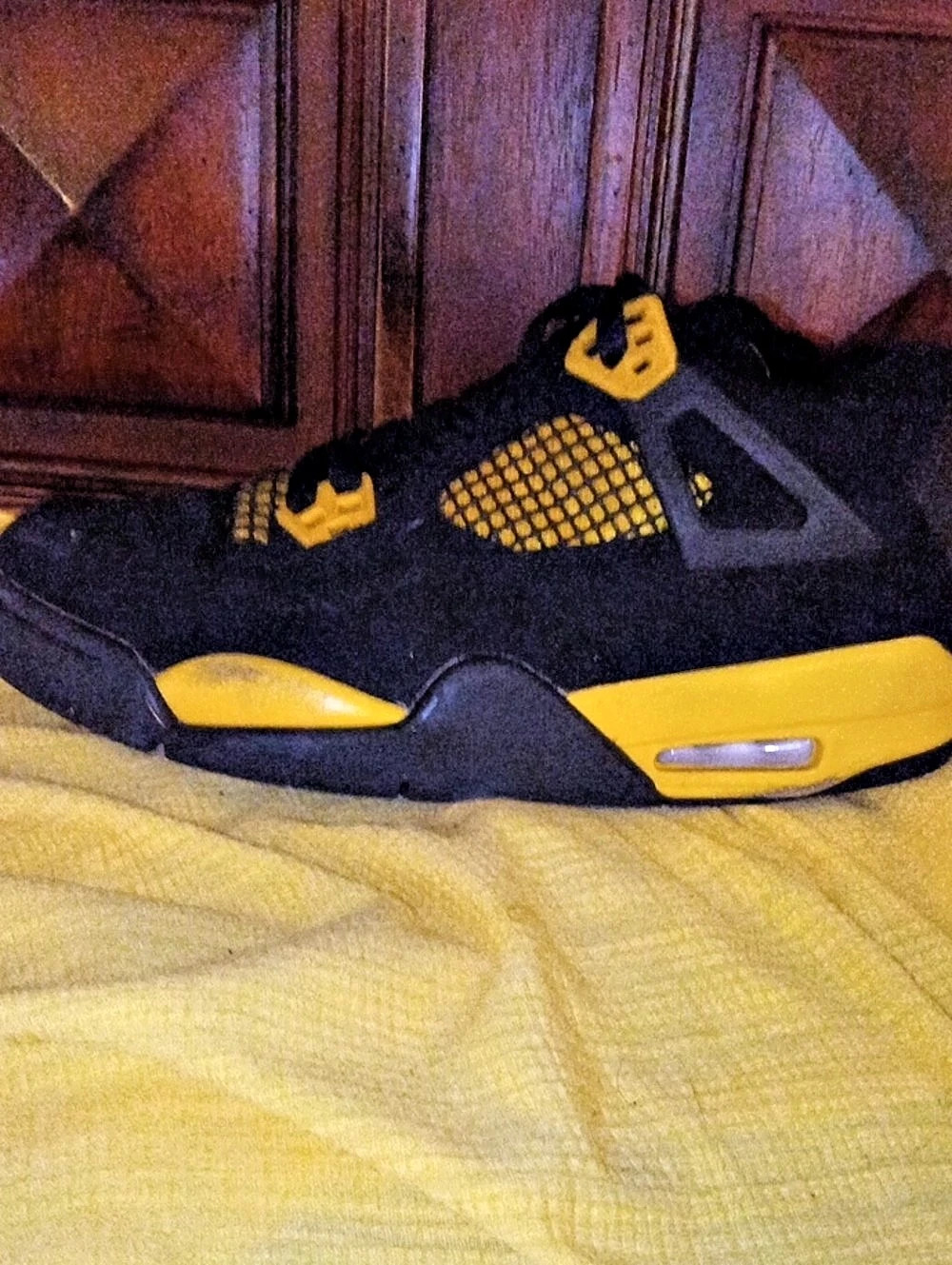 Jordan Air Jordan 4 Retro Thunder Black & Yellow Sneakers 5.5 Big Boy 5.5 Y